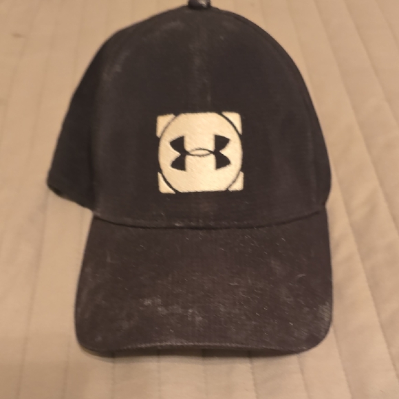 Under Armour Dark Gray Cap with Logo - Picture 1 of 7
